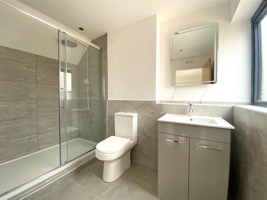 258 Hatfield Road p2 ensuite   edit.jpg