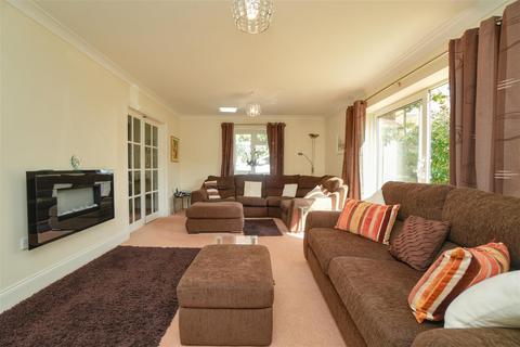 5 bedroom detached bungalow for sale, East View, Husthwaite, York