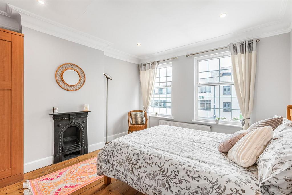 Colston road east sheen sw14 2 bed flat 2 000 pcm 462 pw 
