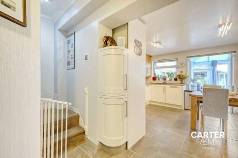 8 Avondale Road, Basildon, SS16 4TT