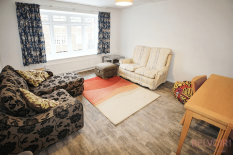 4 bedroom coach house to rent, Matlock Court, Nottingham NG1