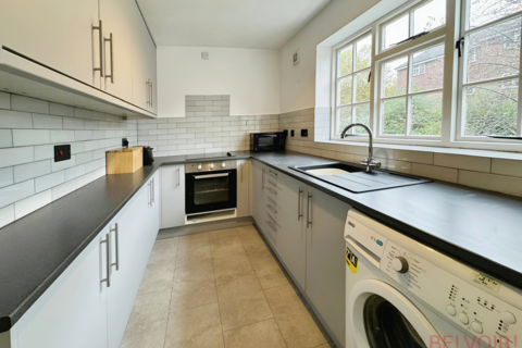 4 bedroom coach house to rent, Matlock Court, Nottingham NG1
