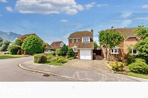 3 bedroom detached house for sale, Anne Boleyn Close, Eastchurch