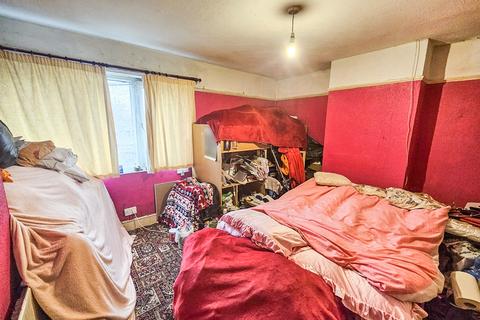 3 bedroom flat for sale, Canning Town, London, E16