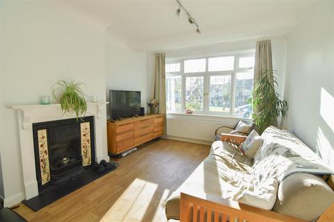 3 bedroom house to rent, Briar Road, London