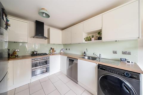 4 bedroom terraced house for sale, Crispin Drive, Bedford