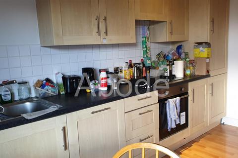 3 bedroom flat to rent, Holborn Central, Woodhouse, Leeds