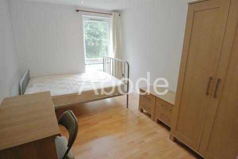3 bedroom flat to rent, Holborn Central, Woodhouse, Leeds