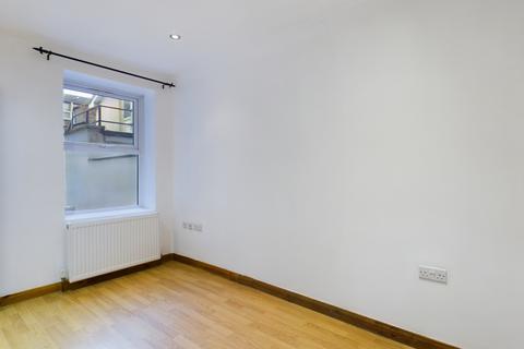 2 bedroom flat to rent, Garratt Terrace, London