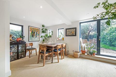 12 Maple Road, London, SE20 8HB