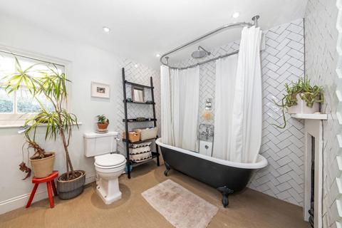 12 Maple Road, London, SE20 8HB