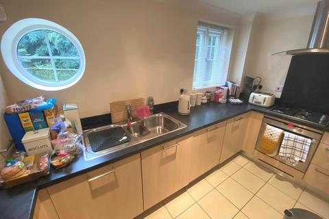 2 bedroom flat to rent, The Moorings, Highbridge Close