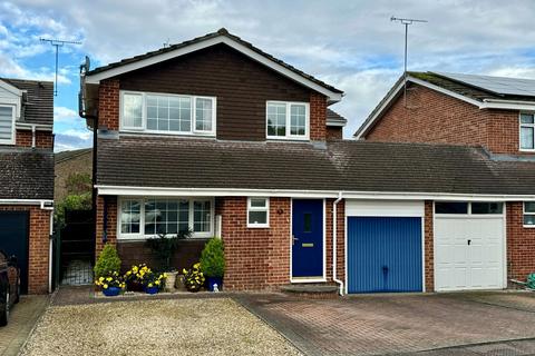 4 bedroom link detached house for sale, Ravensmead, Banbury