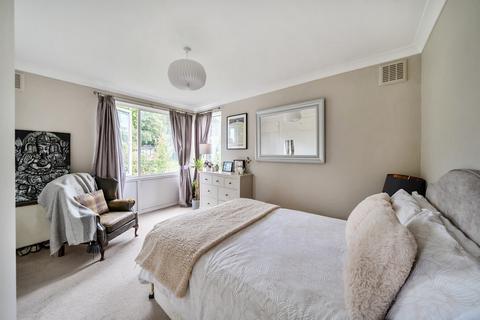 3 bedroom flat for sale, Ring Road, West Park, Leeds, LS16