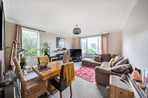 3 bedroom flat for sale, Ring Road, West Park, Leeds, LS16