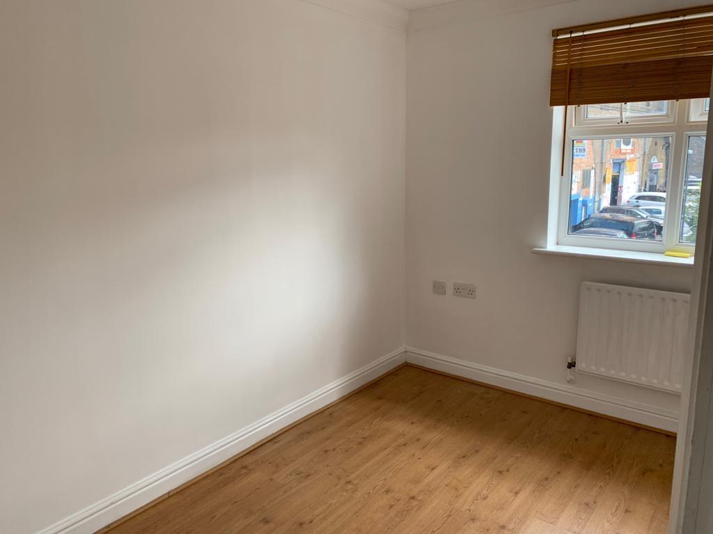 HARROW, HA2 8FD 3 bed flat to rent £2,200 pcm (£508 pw)
