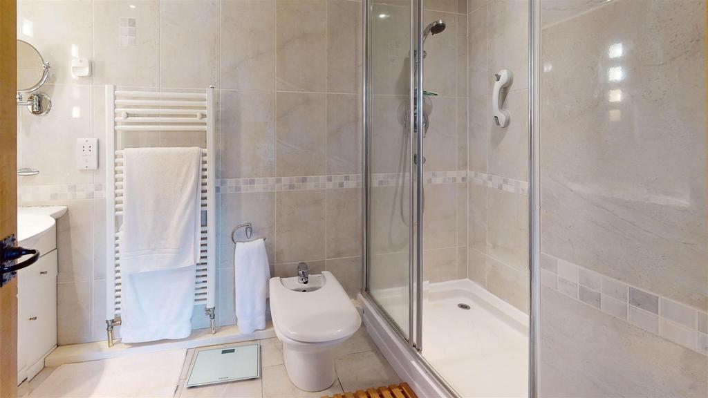 W2o G3 Ayjqv W-Bathroom.jpg