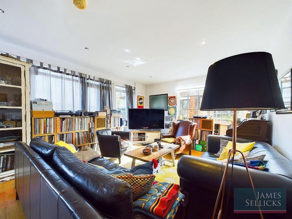 Open Plan Living/Dining Area