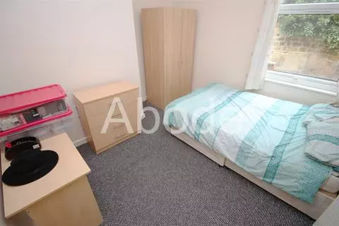 9 bedroom house to rent – pohled 2