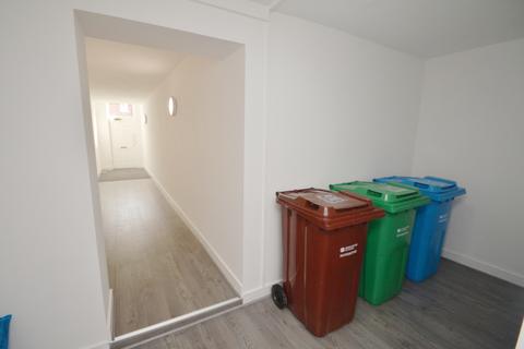 3 bedroom flat to rent, Lloyd Street South, Manchester M14