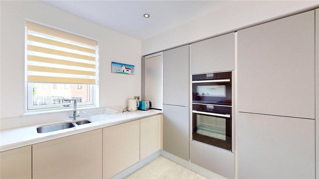 Bechers Court, Burgage, Southwell... 3 bed terraced house to rent £