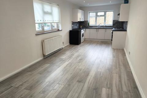 undefined, 5 Bedroom Flat Town Centre