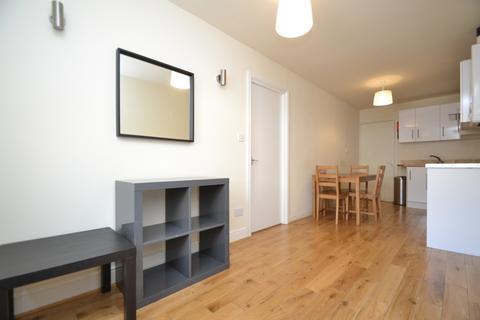 2 bedroom flat to rent, Loampit Vale London SE13