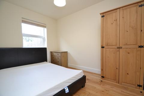 2 bedroom flat to rent, Loampit Vale London SE13