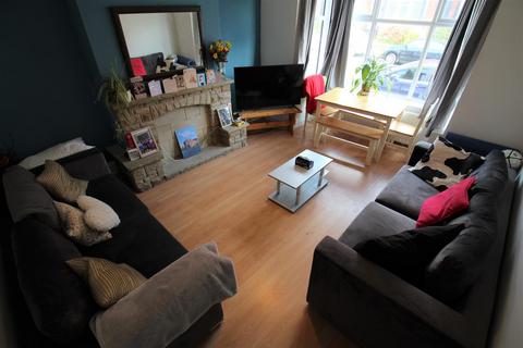 5 bedroom terraced house to rent, Estcourt Avenue, Headingley, Leeds, LS6 3ET