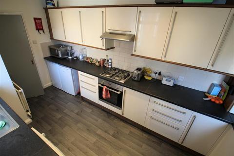 5 bedroom terraced house to rent, Estcourt Avenue, Headingley, Leeds, LS6 3ET