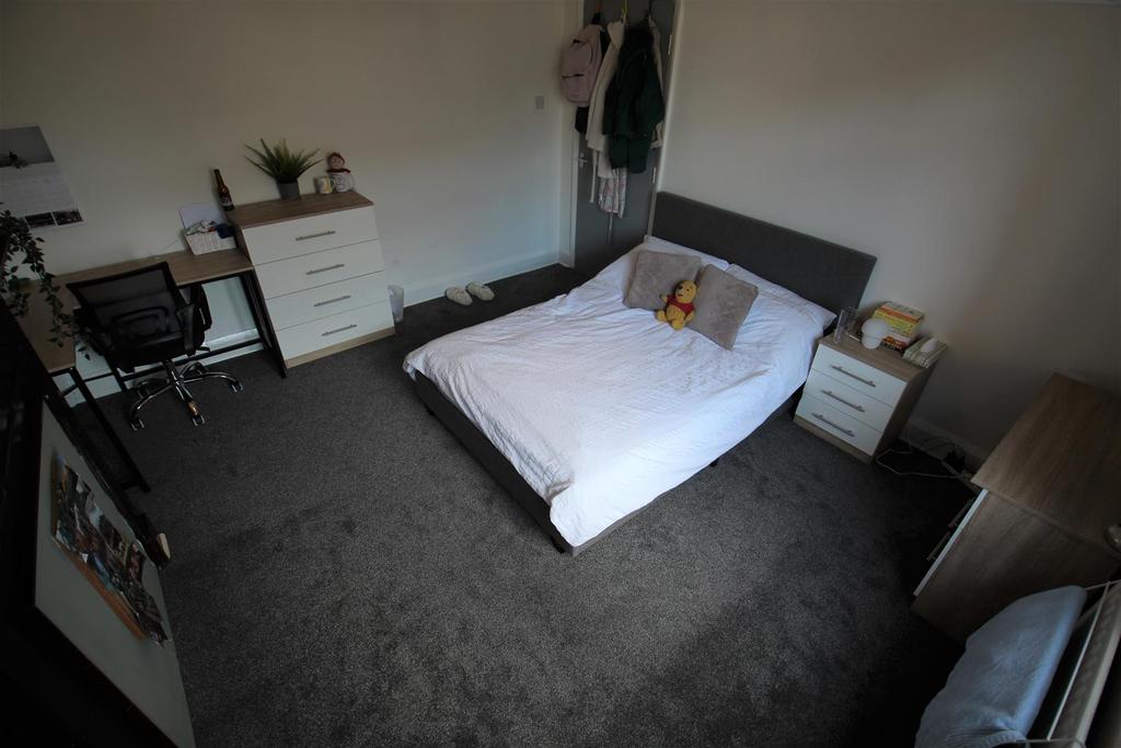 Bedroom 1 .jpg