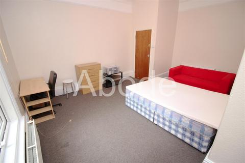 6 bedroom house to rent, Cardigan Road, Headingley, Leeds