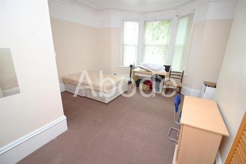 6 bedroom house to rent, Cardigan Road, Headingley, Leeds