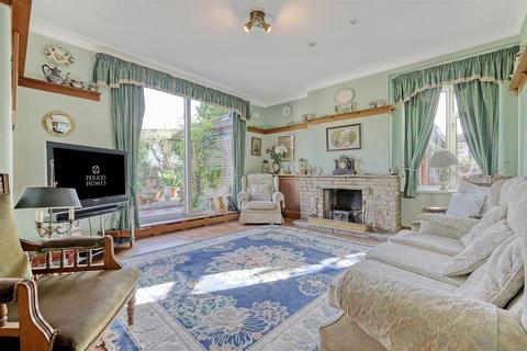 6 bedroom semi-detached house for sale, Larkshall Road, London