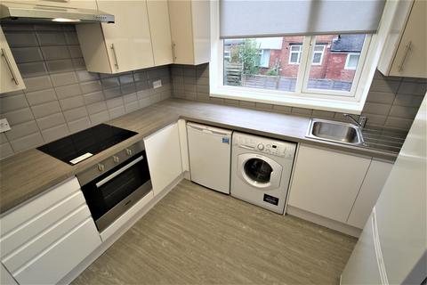 5 bedroom terraced house to rent, Estcourt Terrace, Headingley, Leeds, LS6 3EY