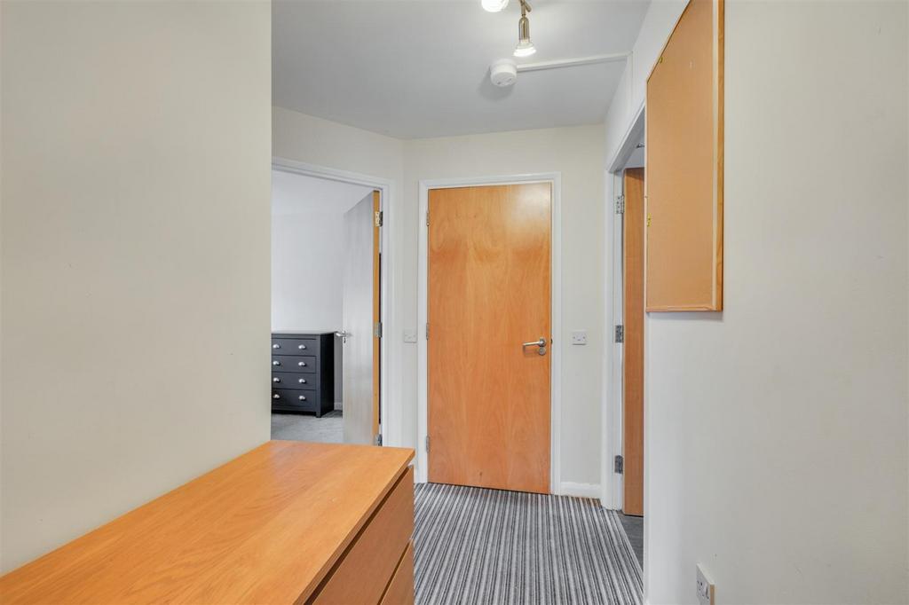 Hallway 2.jpeg