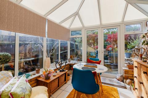 21 Bishops Drive, Copplestone, Crediton, EX17 5HR