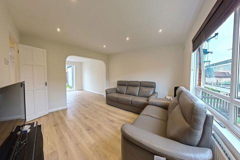 4 Fairways, Waltham Abbey, EN9 1SY