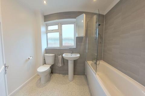 4 Fairways, Waltham Abbey, EN9 1SY