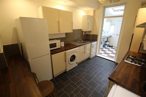 5 bedroom terraced house to rent, Hartley Grove, Woodhouse, Leeds, LS6 2LD