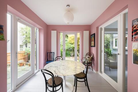 3 Fitzroy Park, London, N6 6HS