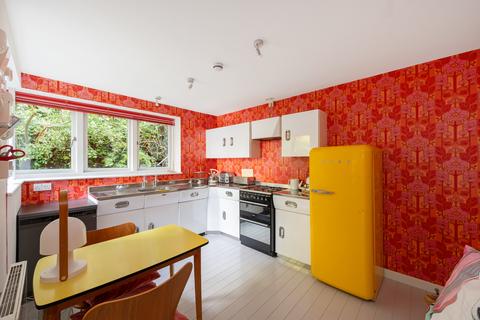 3 Fitzroy Park, London, N6 6HS