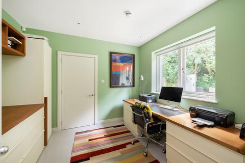 3 Fitzroy Park, London, N6 6HS