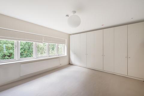 3 Fitzroy Park, London, N6 6HS