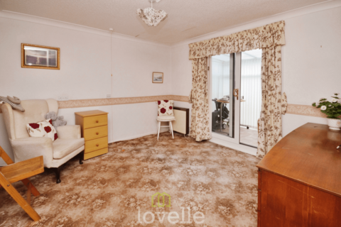 1 bedroom semi-detached bungalow for sale, Meadow View, Cleethorpes DN35