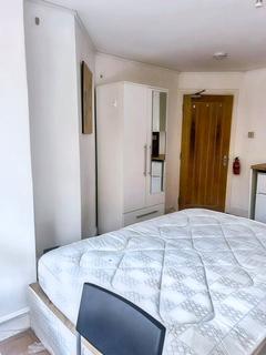 Studio to rent, Sumatra Road, London NW6