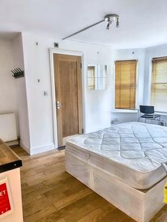 Studio to rent, Sumatra Road, London NW6