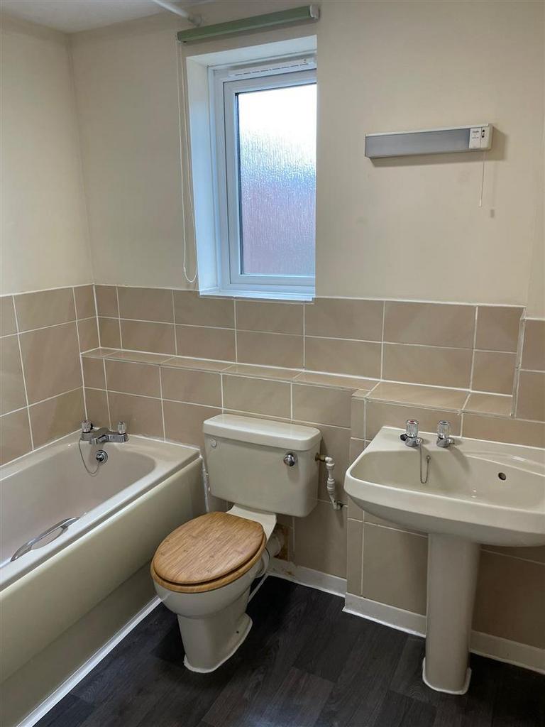 Bathroom 2.jpeg
