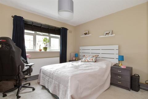 2 bedroom ground floor flat for sale, Cordelia Crescent, Rochester, Kent