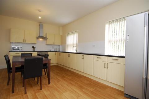 6 bedroom flat to rent, 10 Lisson Grove, Plymouth PL4